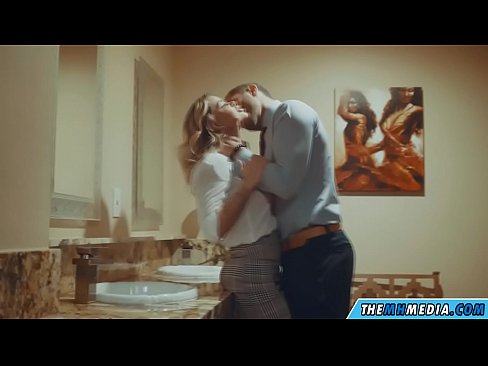 ❤️ Бүкіл аққұба сізді қоғамдық дәретханада азғырғанда ❤️❌ Анальный порно бойынша бізде ☑